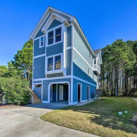 Coastal Home With Community Pool Less Than 2 Miles To Beach!